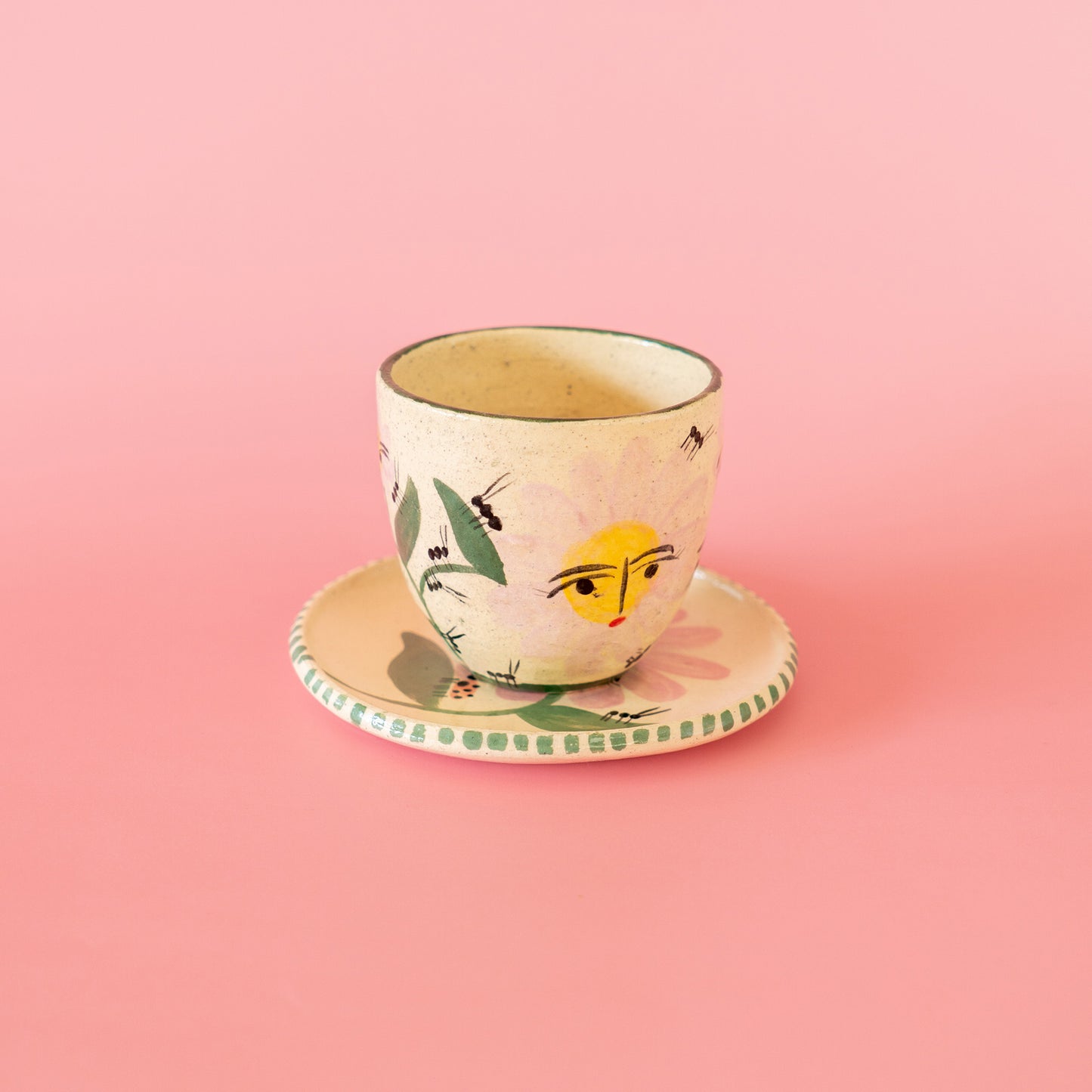 Cup + Plate "Bad temper flower " - Set Taza sin asa "Flores juzgando a los insectos"