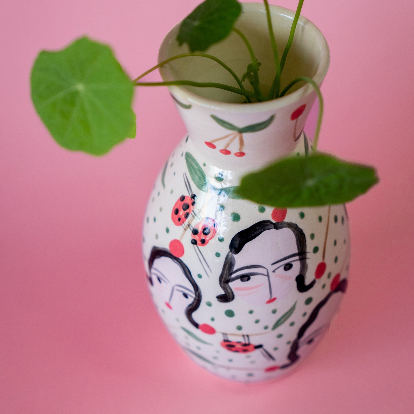 XS vase "Boring ladies and cherries" - XS florero "Señoras aburrida y cerezas"