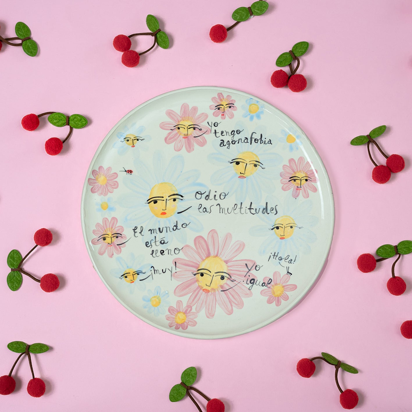 Dinner Plate L "I hate crowds" - Plato L odio las multitudes