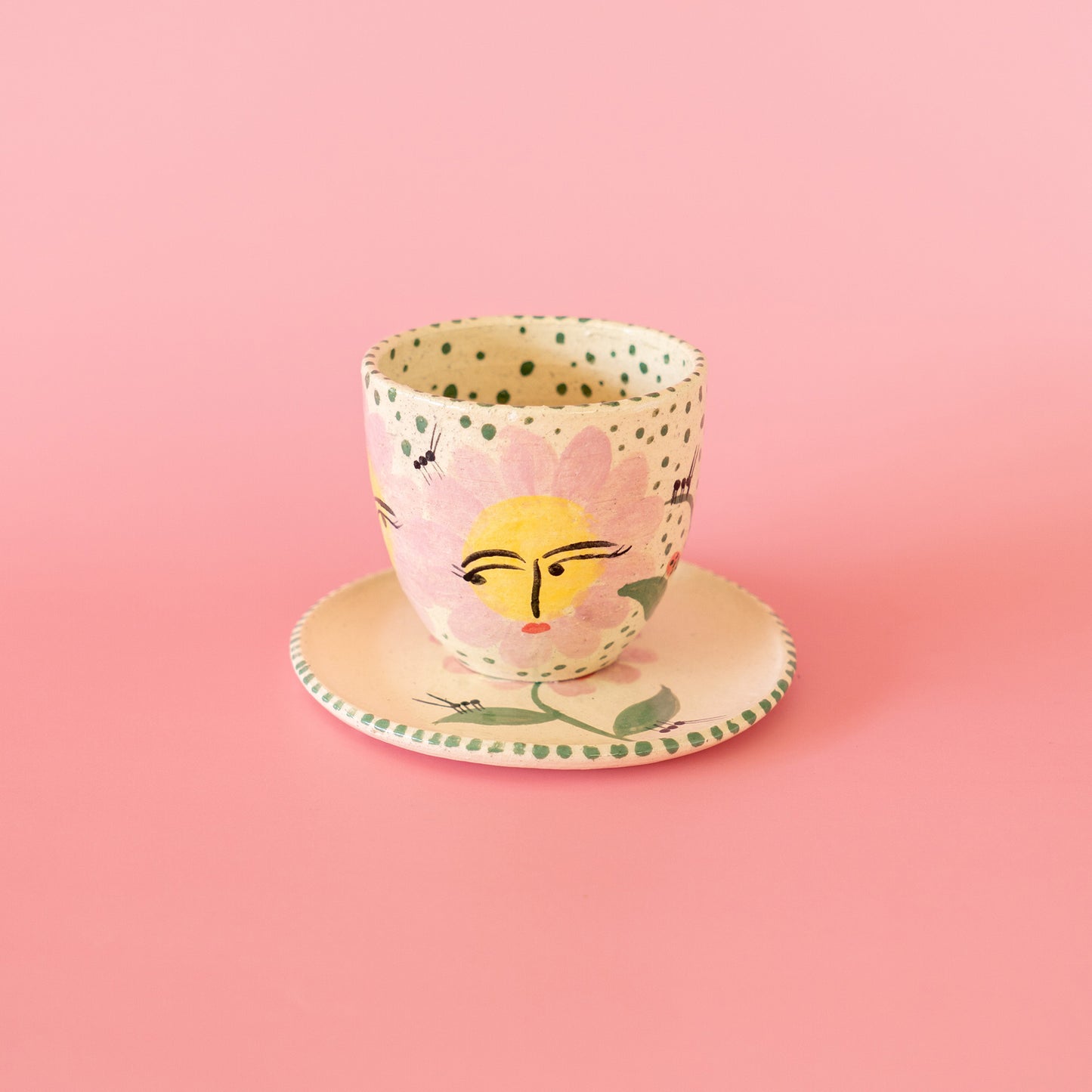 Cup + Plate "Flowers judging insects with dots" - Set Taza sin asa "Flores juzgando a los insectos con puntos"