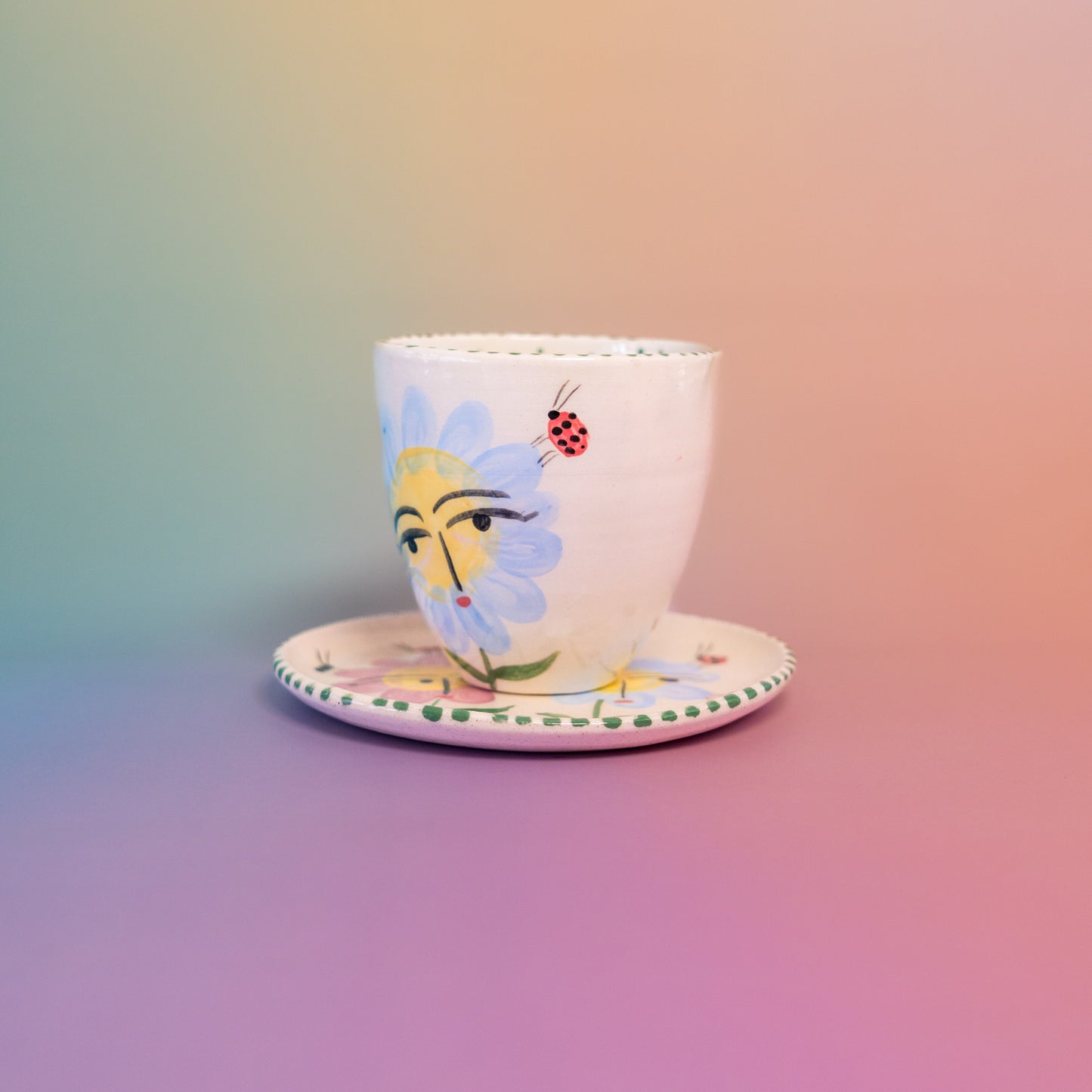 Taza con asa + platito  una flor solitaria