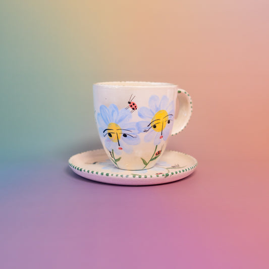 Taza con asa + platito Flores amigas celestes