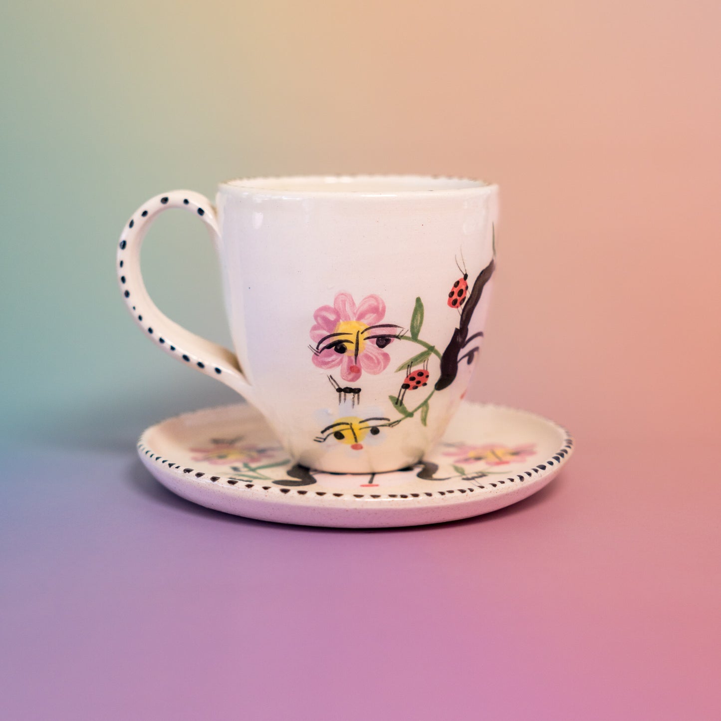 Taza con asa + platito Señora 2 con flores en el pelo